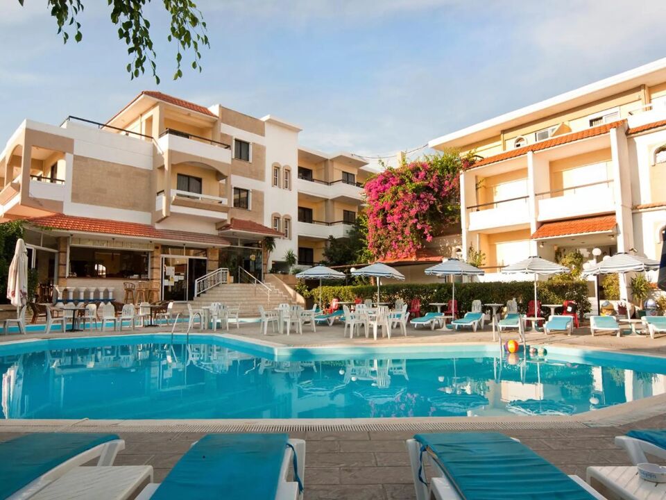 Kassandra Family Aparthotel