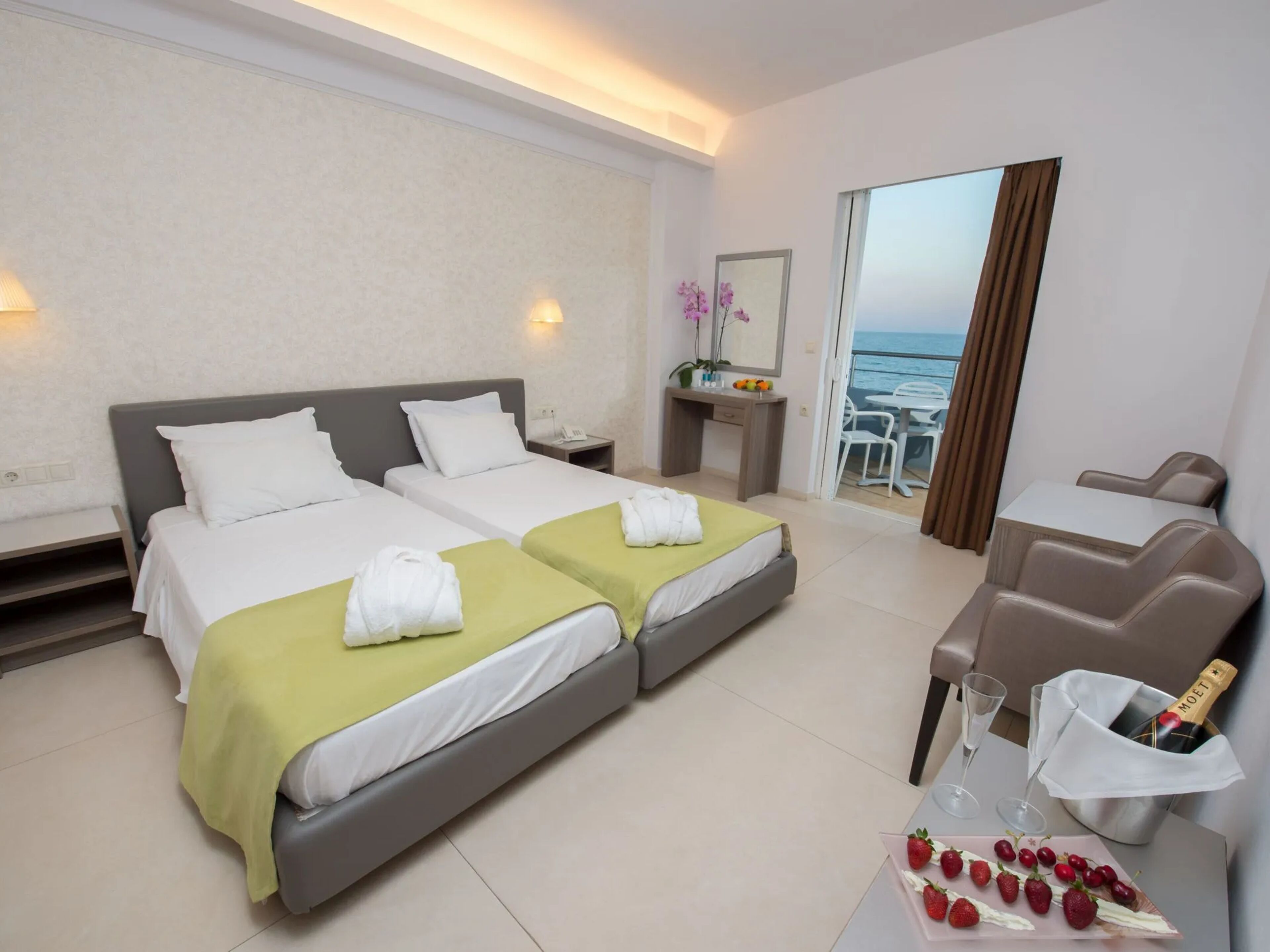 Astron Hotel