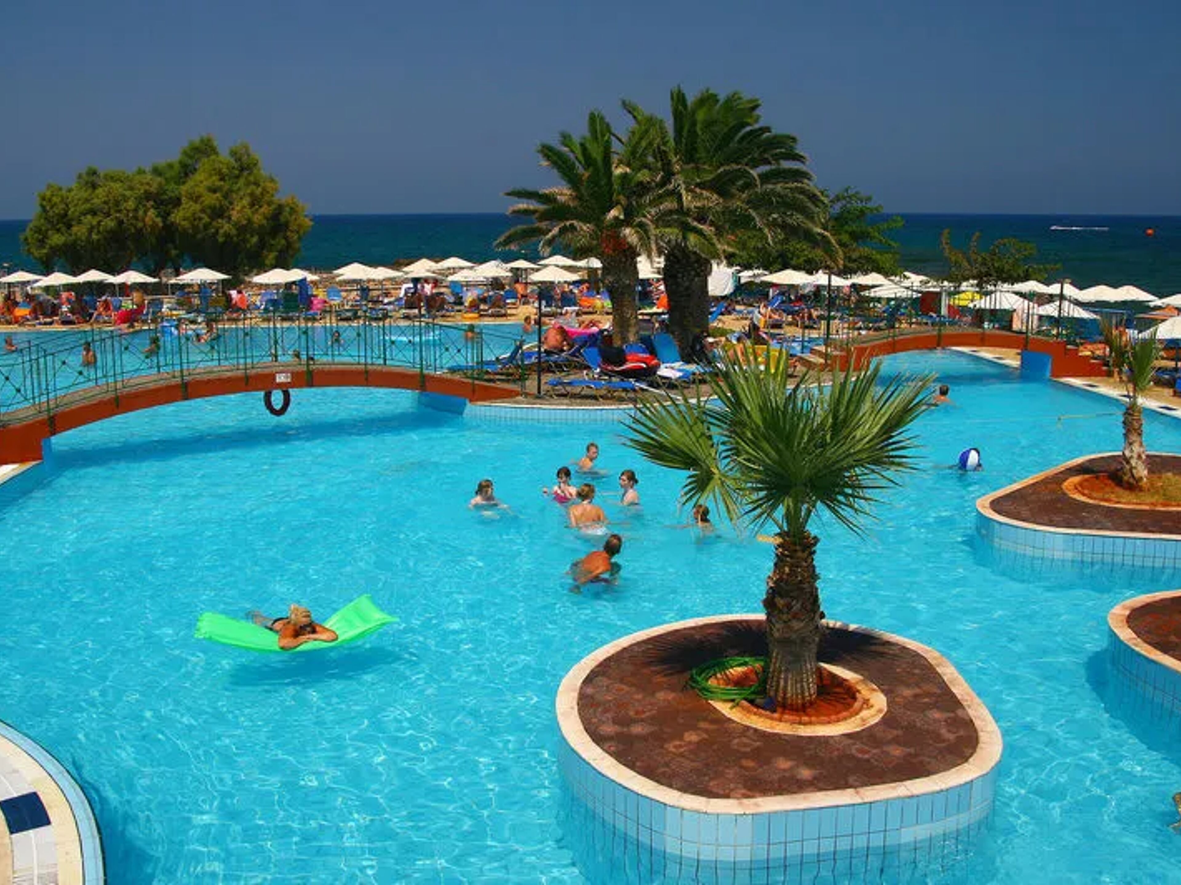 Eri Beach & Village