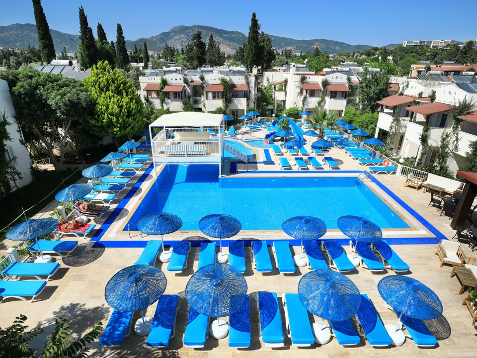 Summer Garden Suites and Beach Hotel