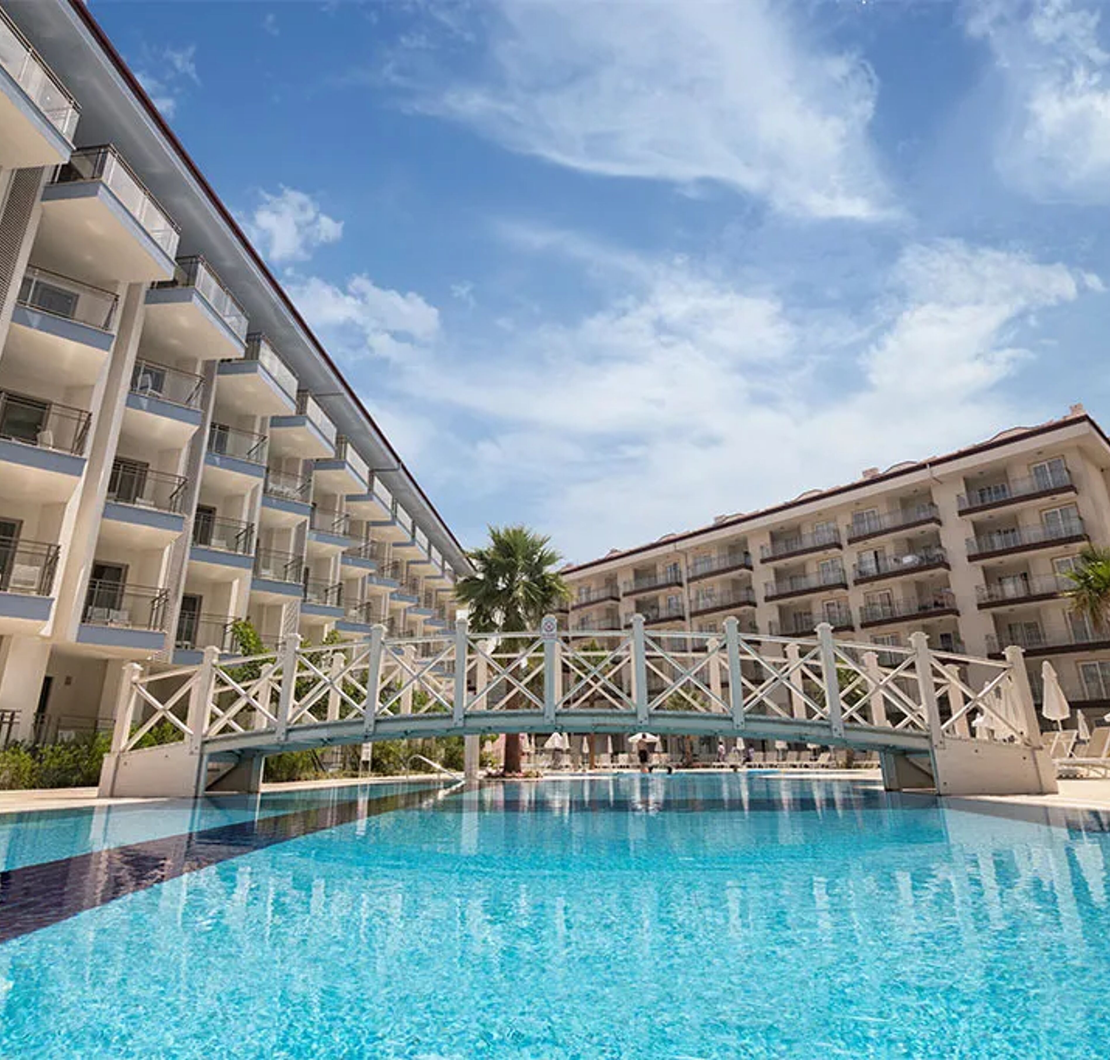 Ramada Hotel & Suites by Wyndham Kusadasi in Kusadasi, Turkije Zoover