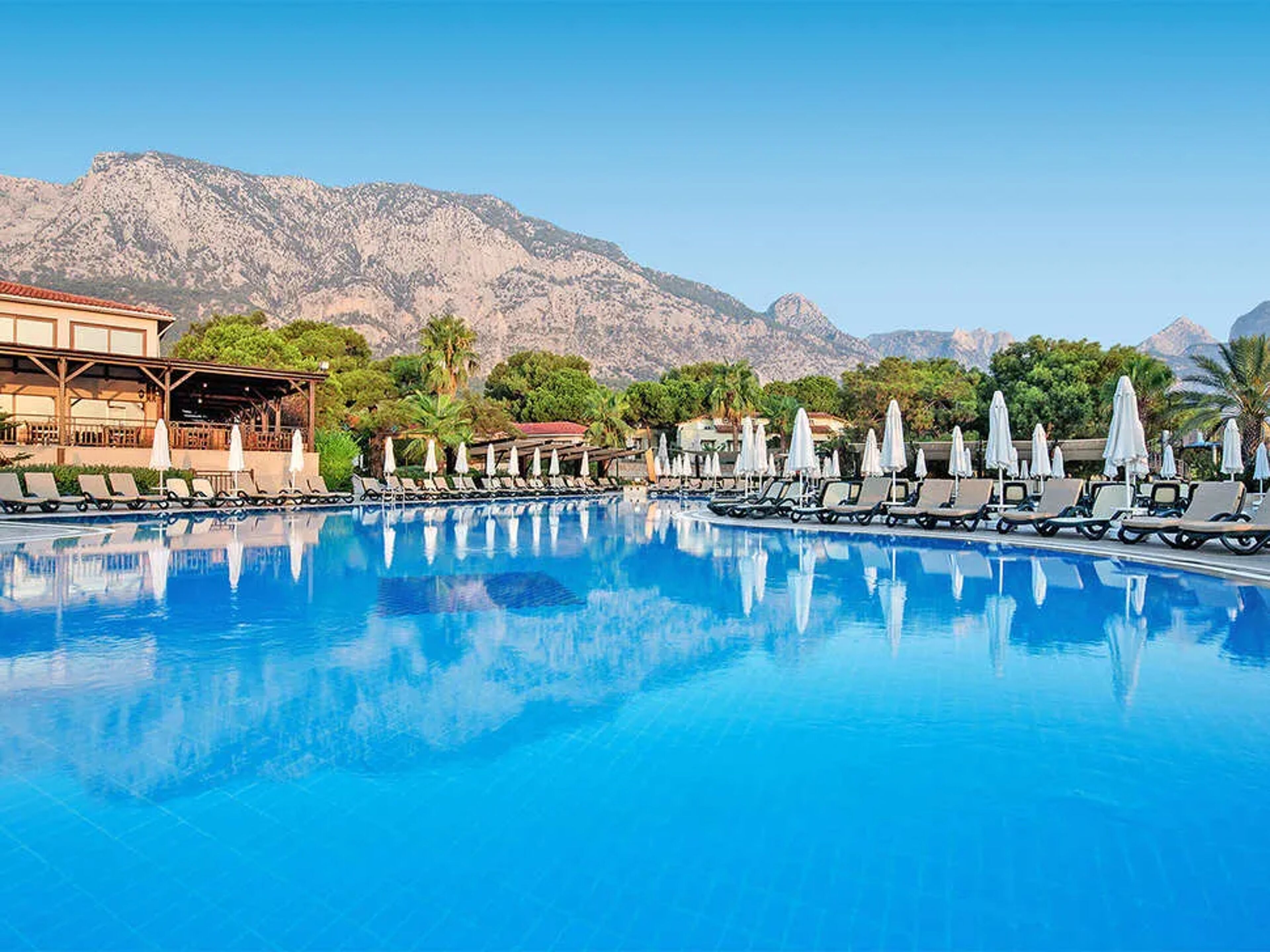 Crystal Flora Beach Resort