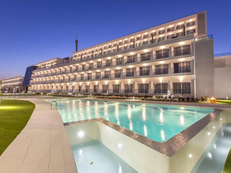 Grand Luxor Hotel 