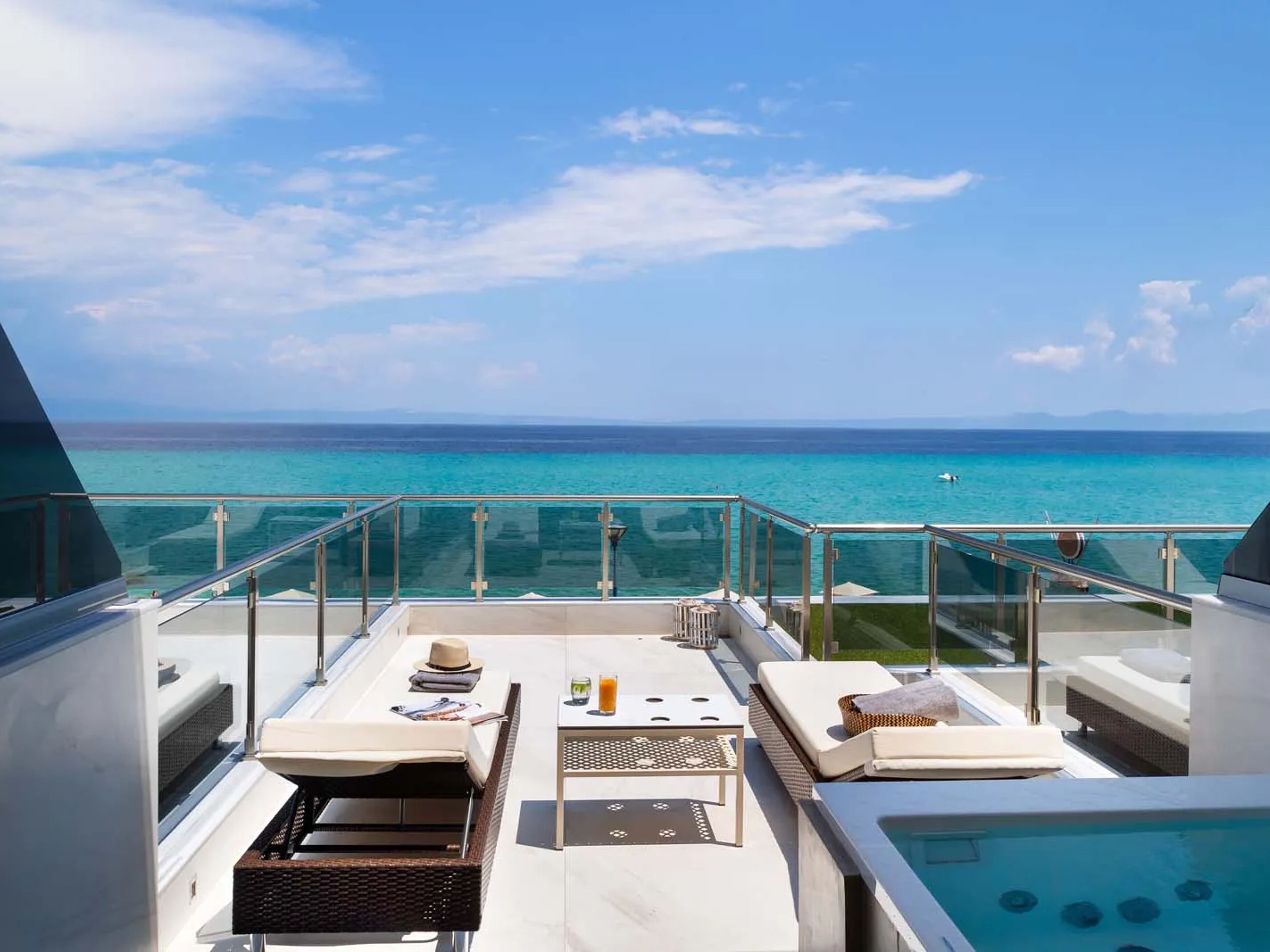 Sea Level Hotel