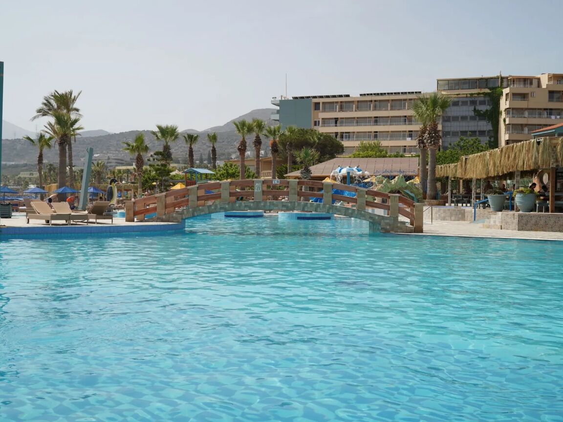 Eri Beach & Village