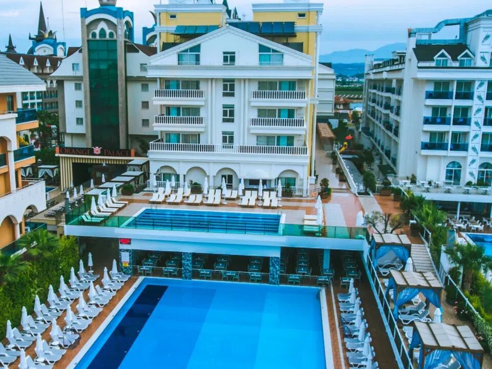 Dream World Resort & Spa