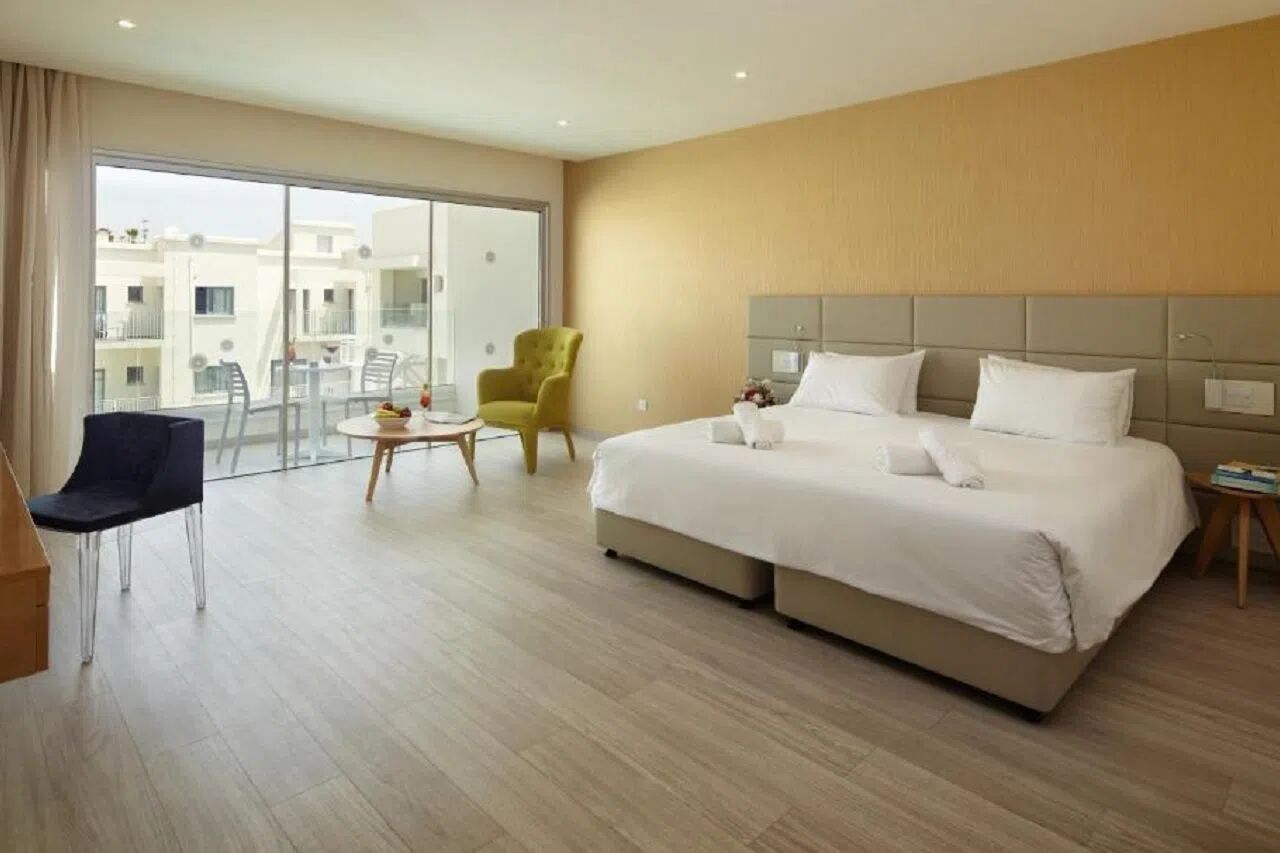 Melpo Antia Hotel & Suites