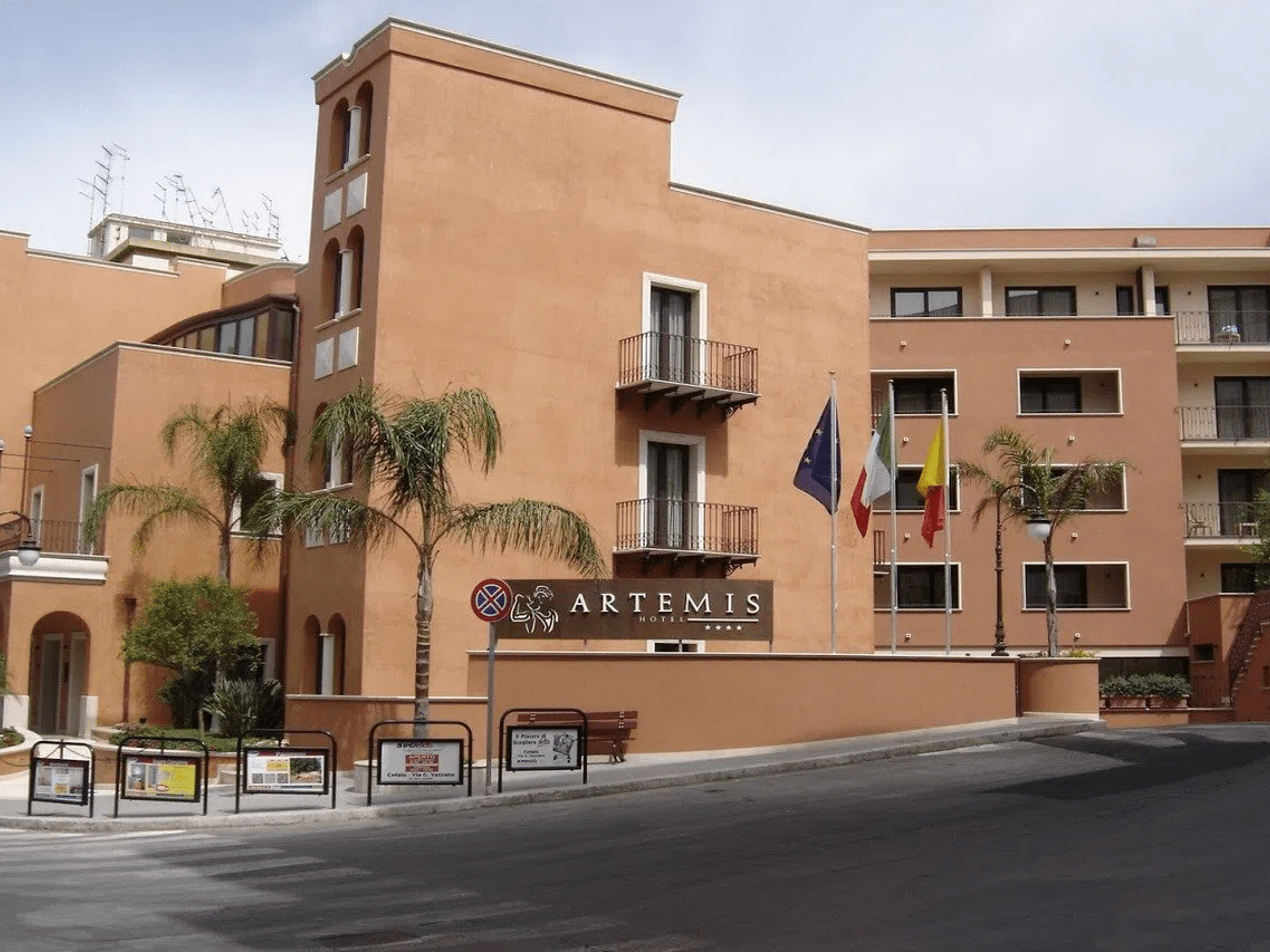 Artemis Hotel