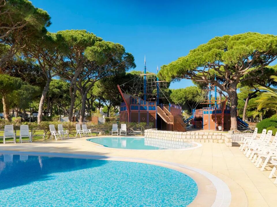 Pine Cliffs Village & Golf Suites