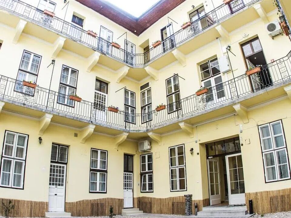 Central Hotel 21
