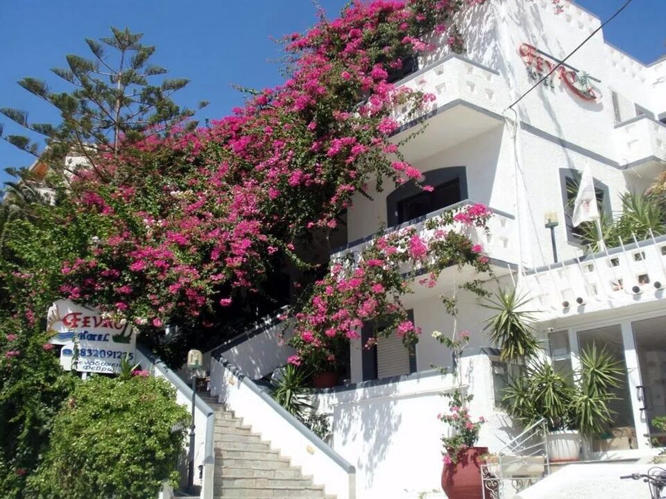 Fevro Hotel