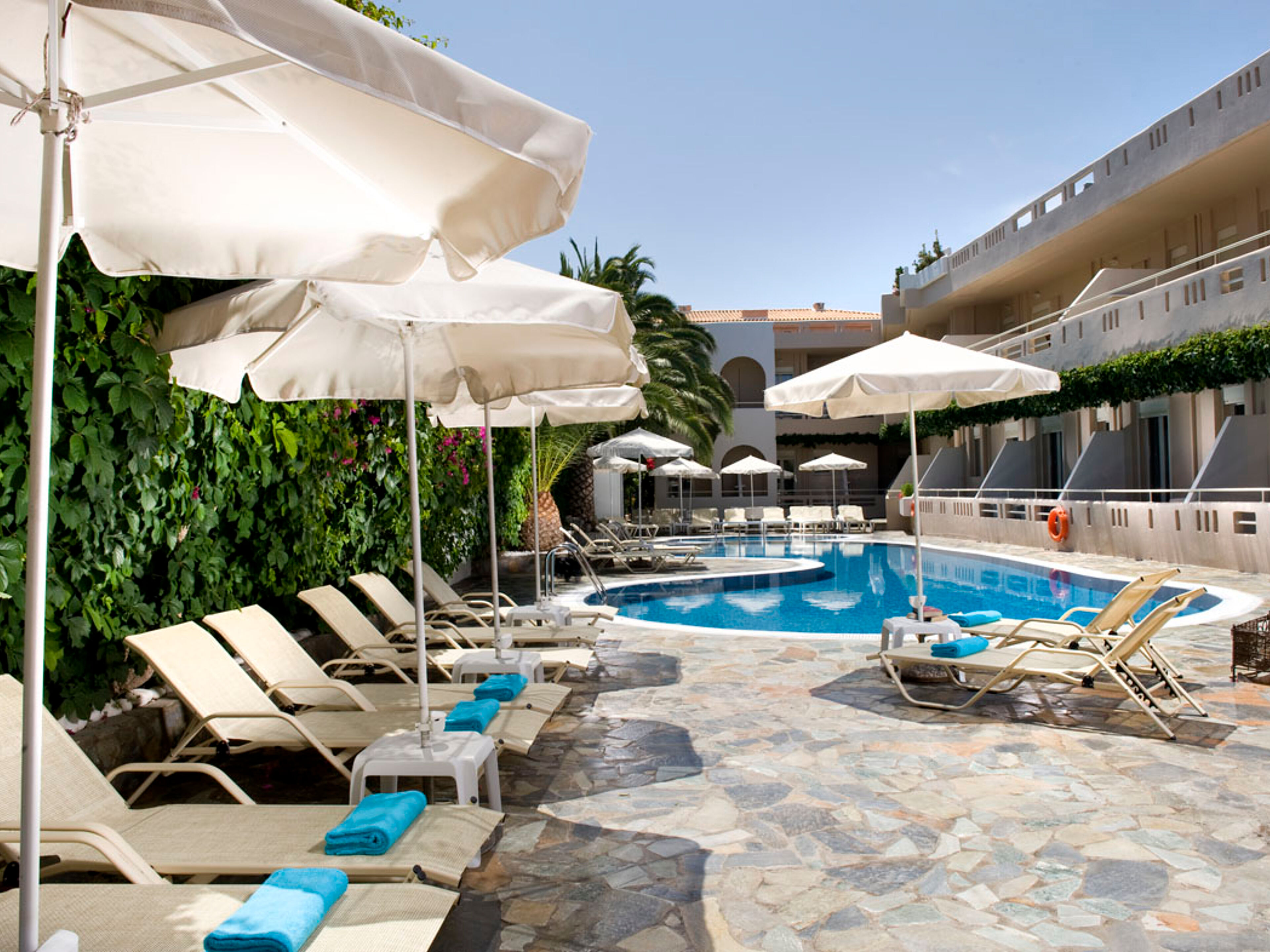 Axos Hotel