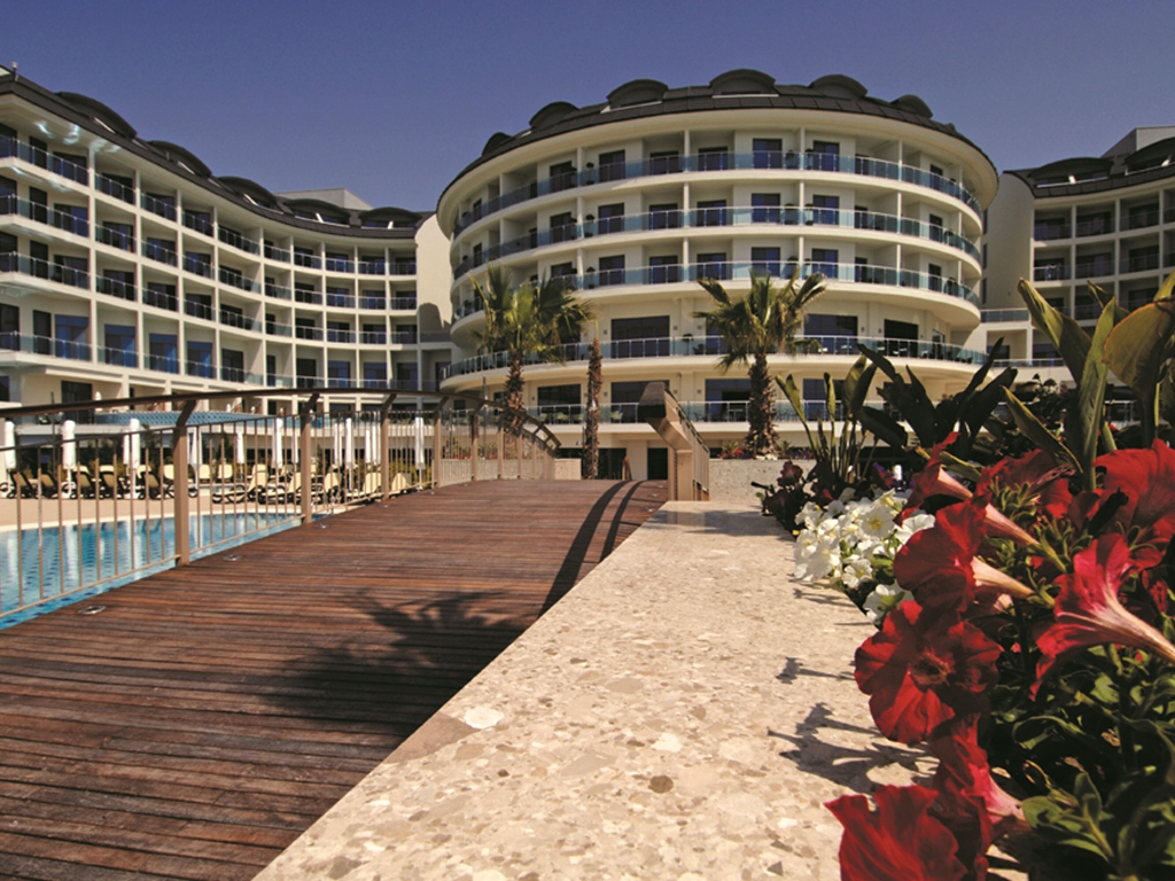 Commodore Elite Suites & Spa