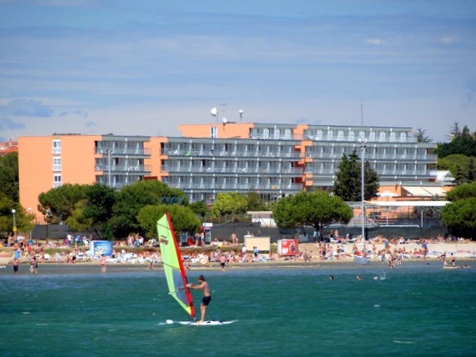 Arena Hotel Holiday