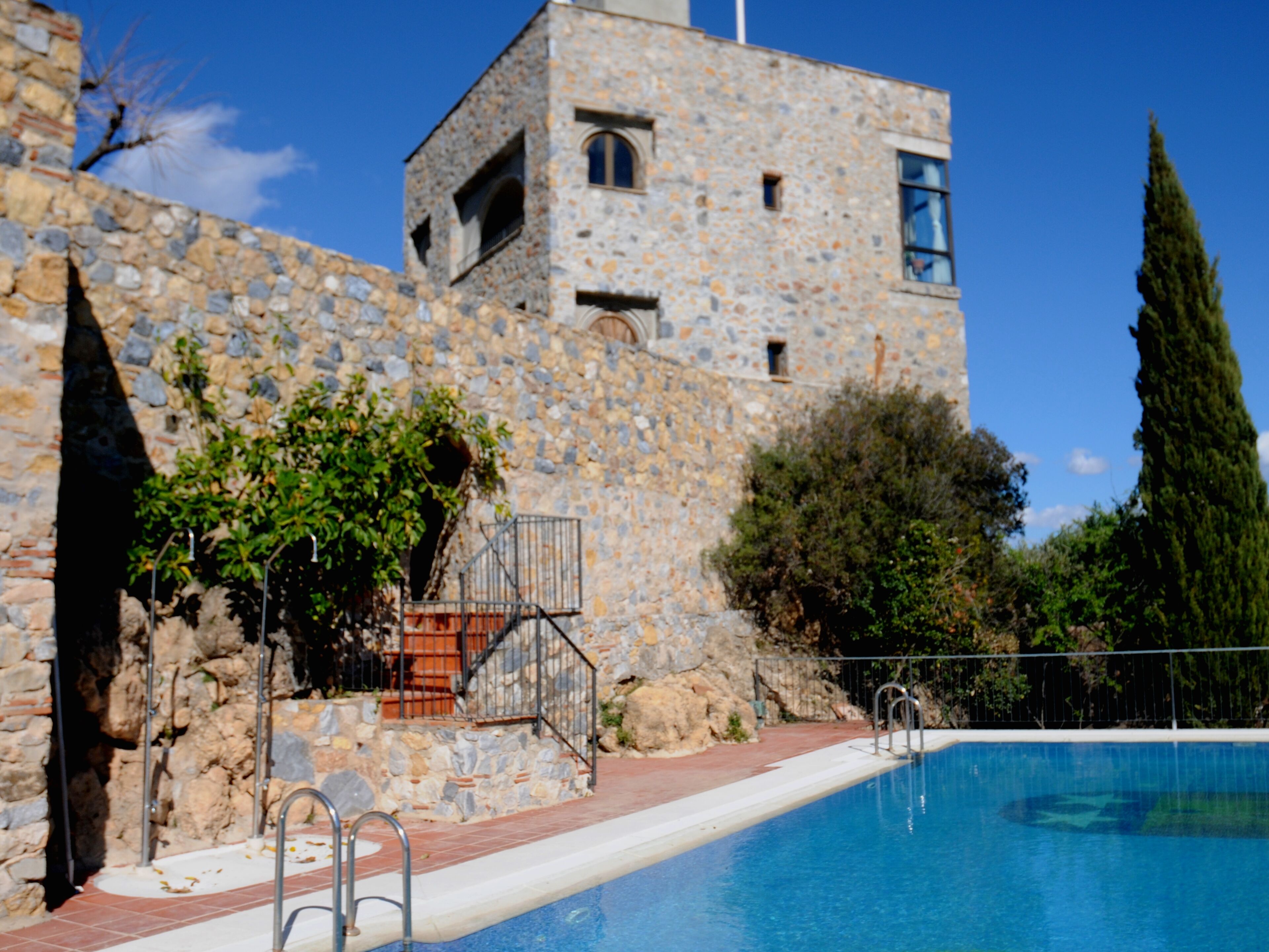 El Castillo De Monda
