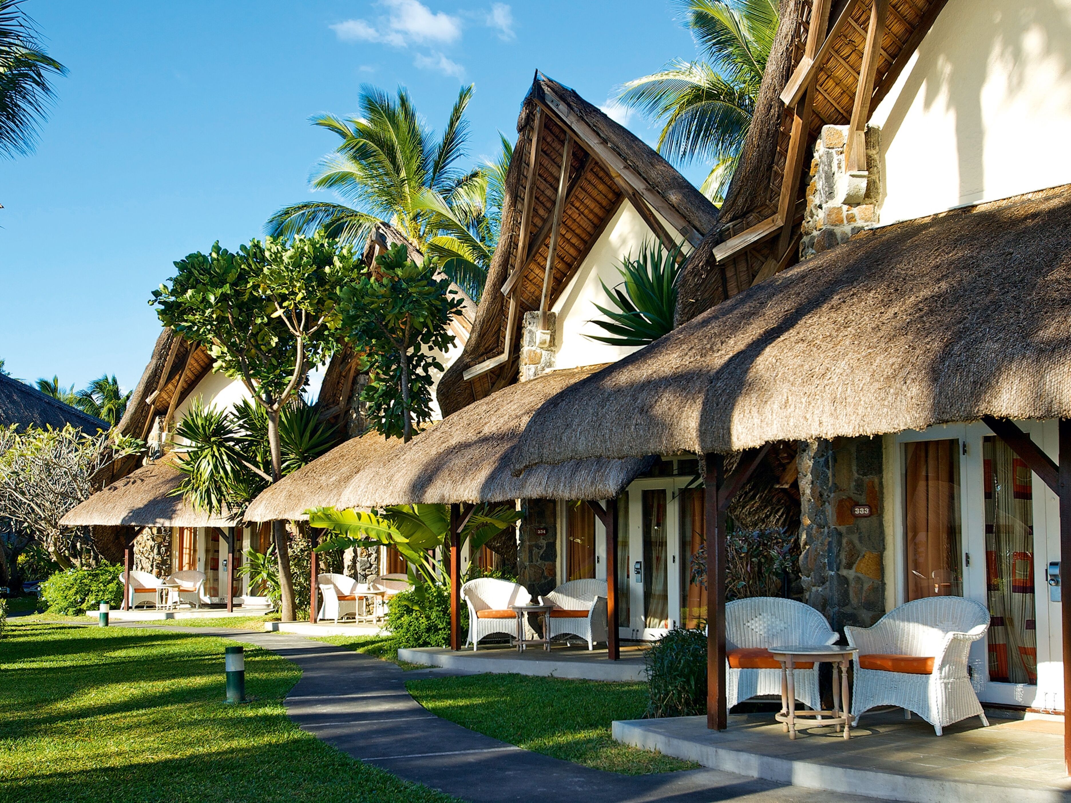 La Pirogue Resort & Spa