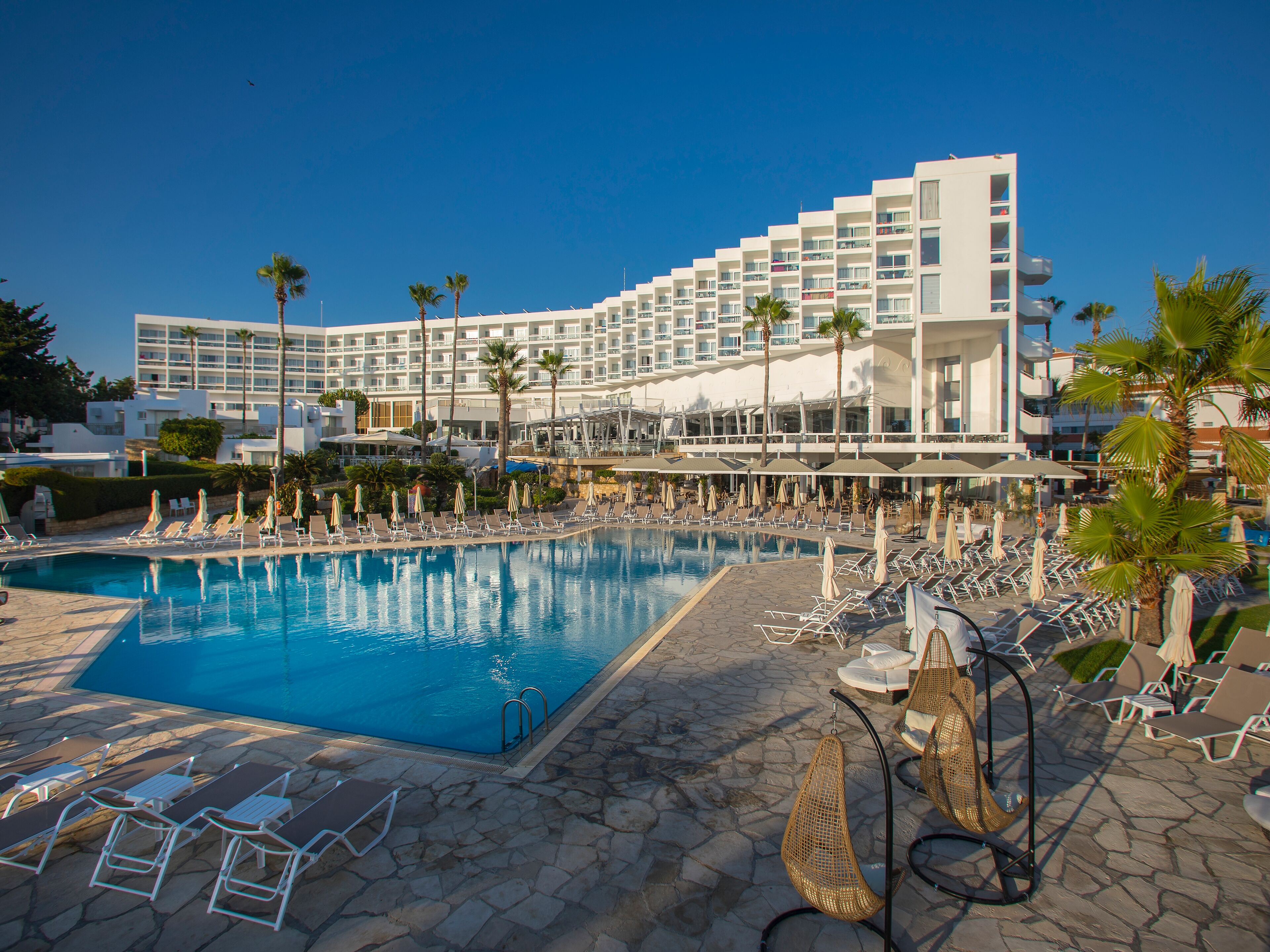 Leonardo Plaza Cypria Maris Beach Hotel & Spa