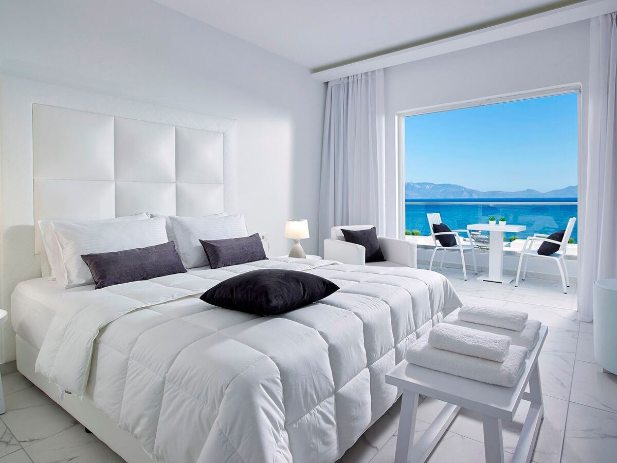 dimitra-beach-hotel-suites