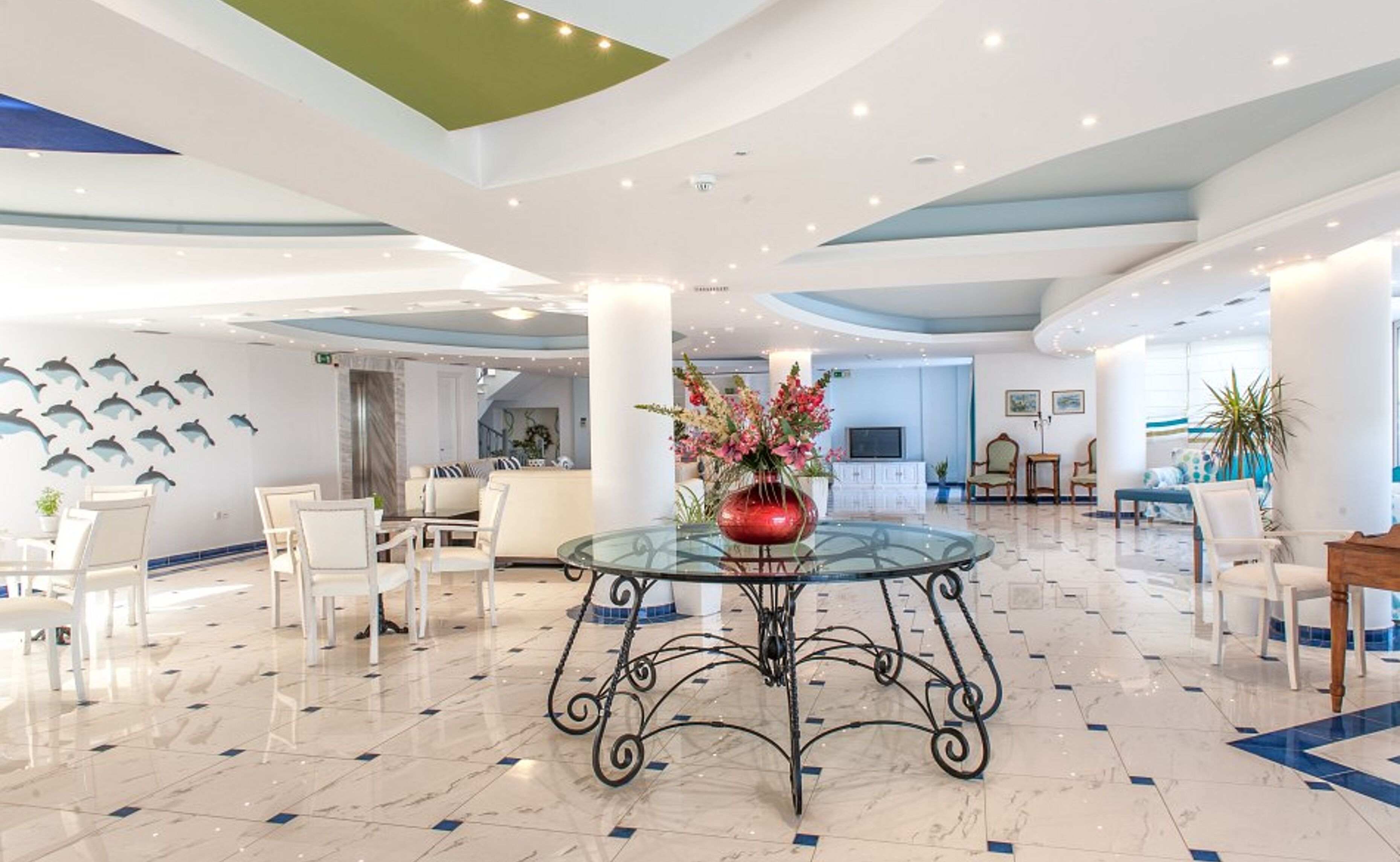 Belvedere Hotel & Luxury Suites