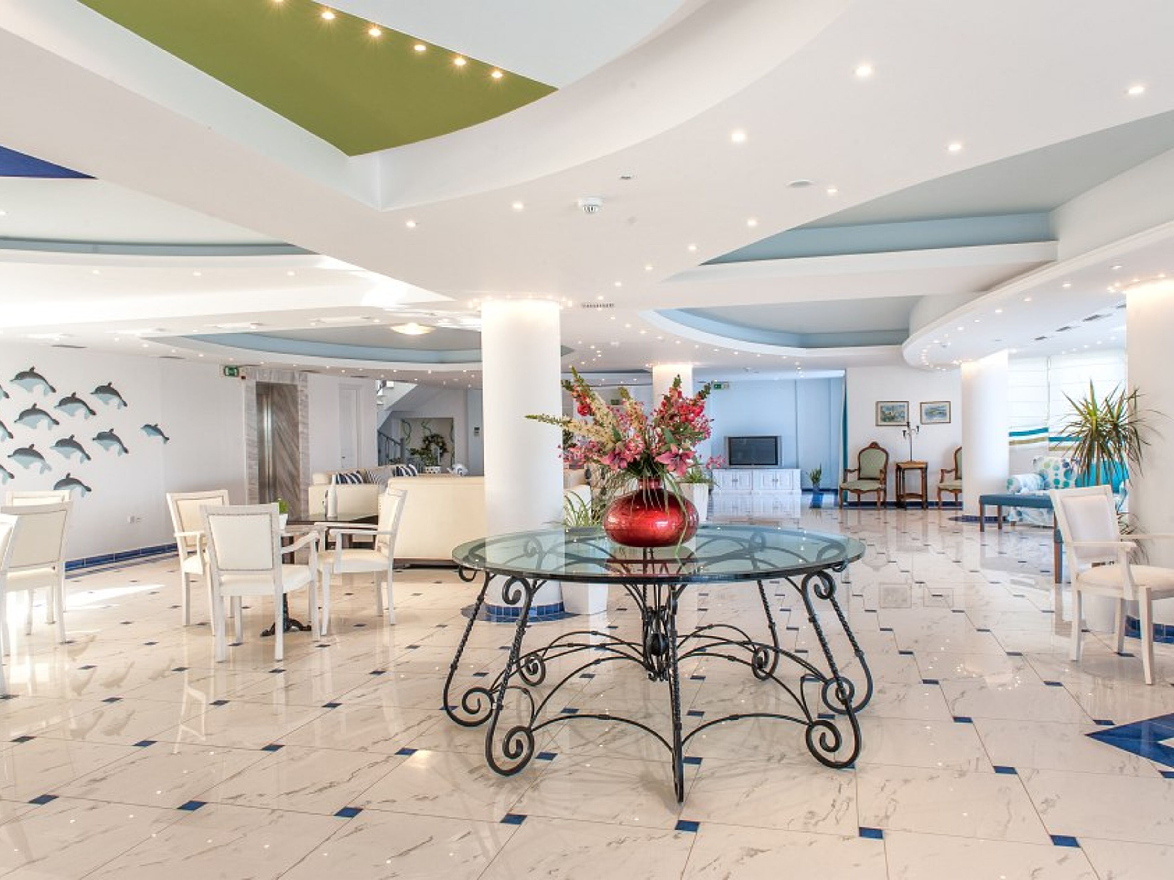 Belvedere Hotel & Luxury Suites