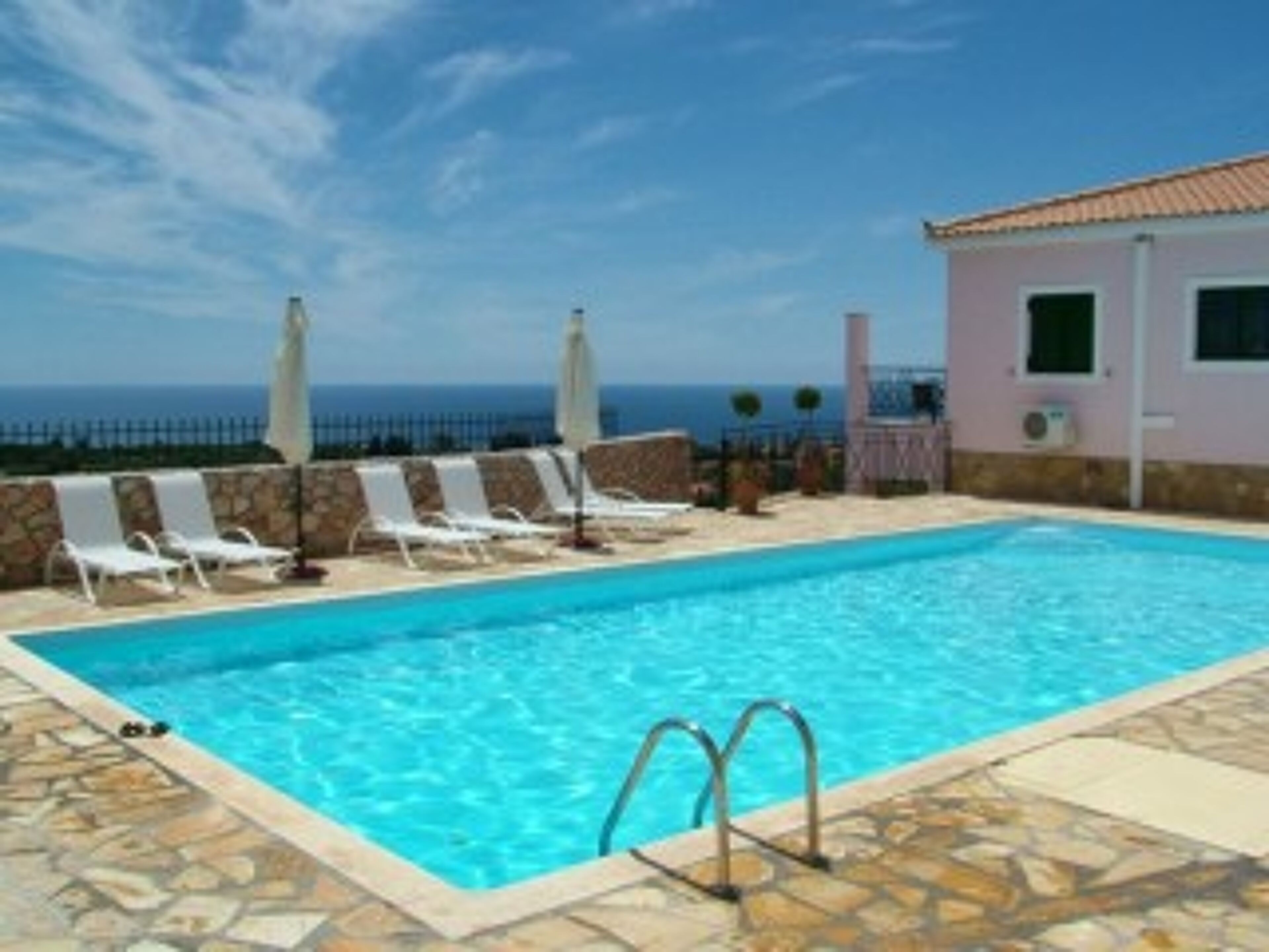 Sarantos Pool Suites