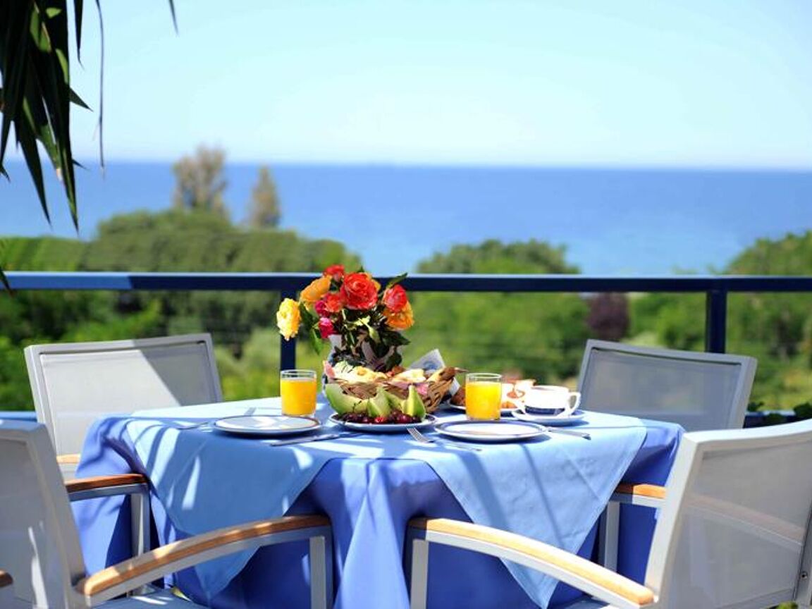 Delfinia Hotel & Bungalows