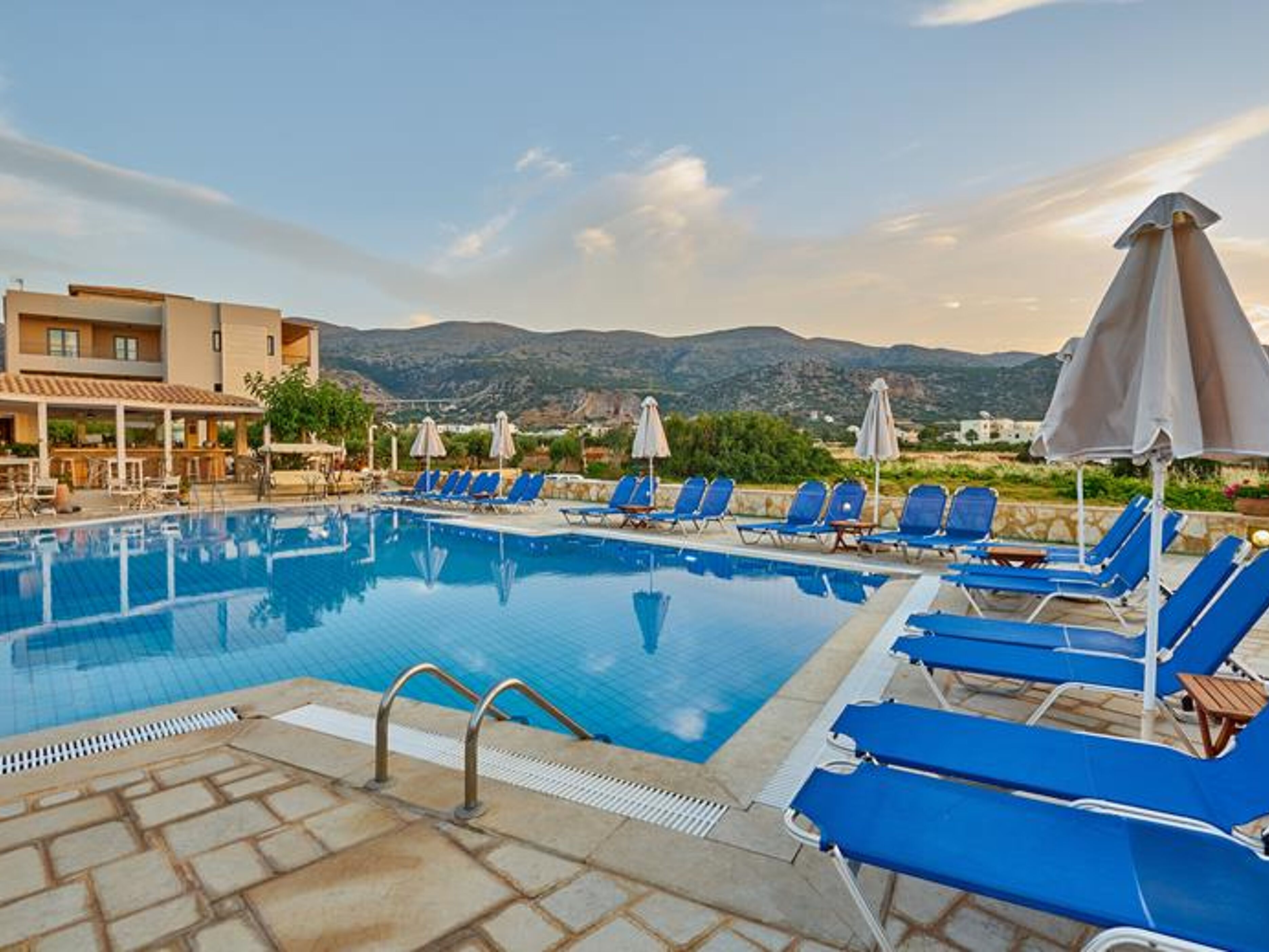 Golden Bay Hotel