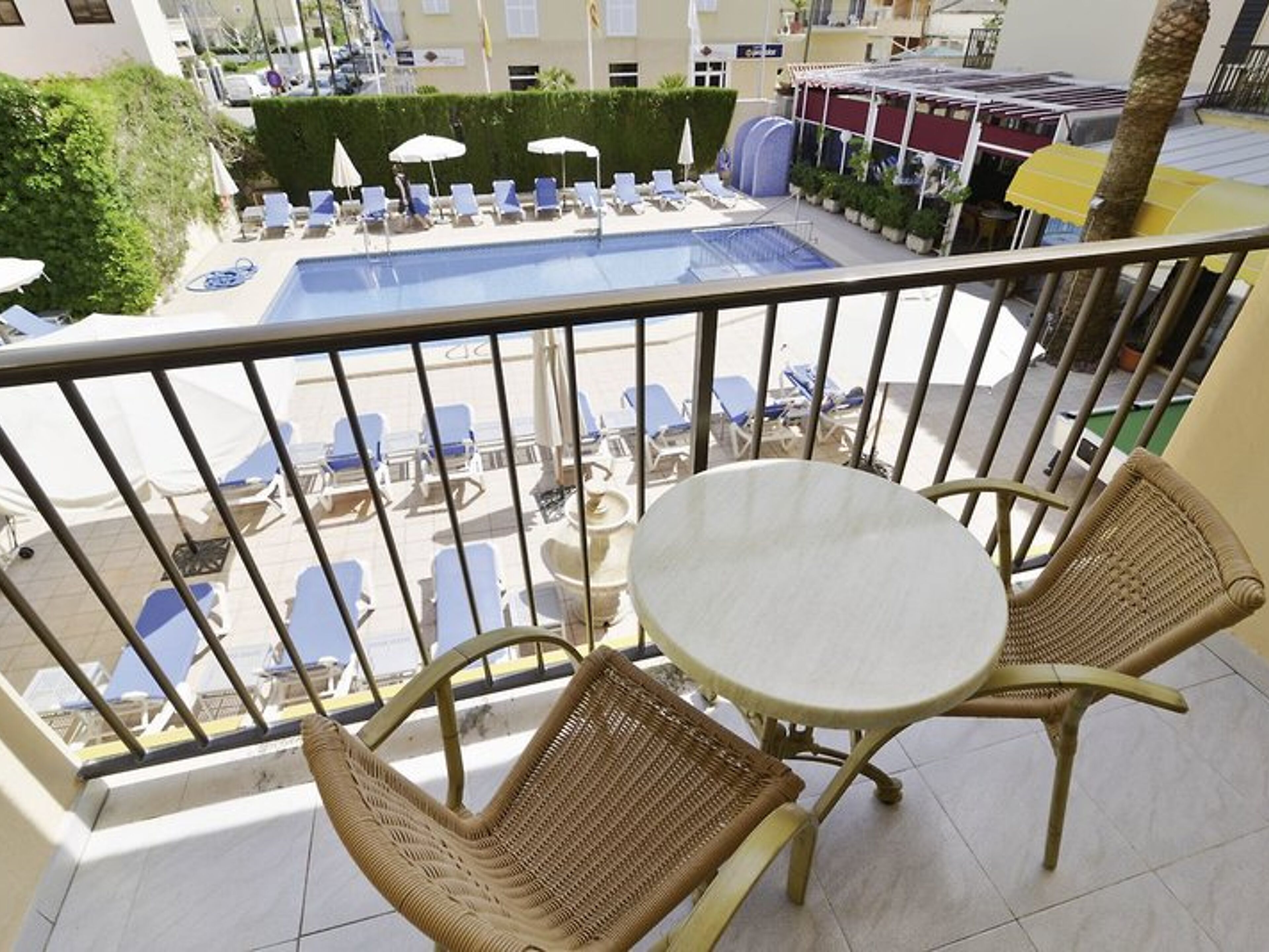 Amoros Hotel
