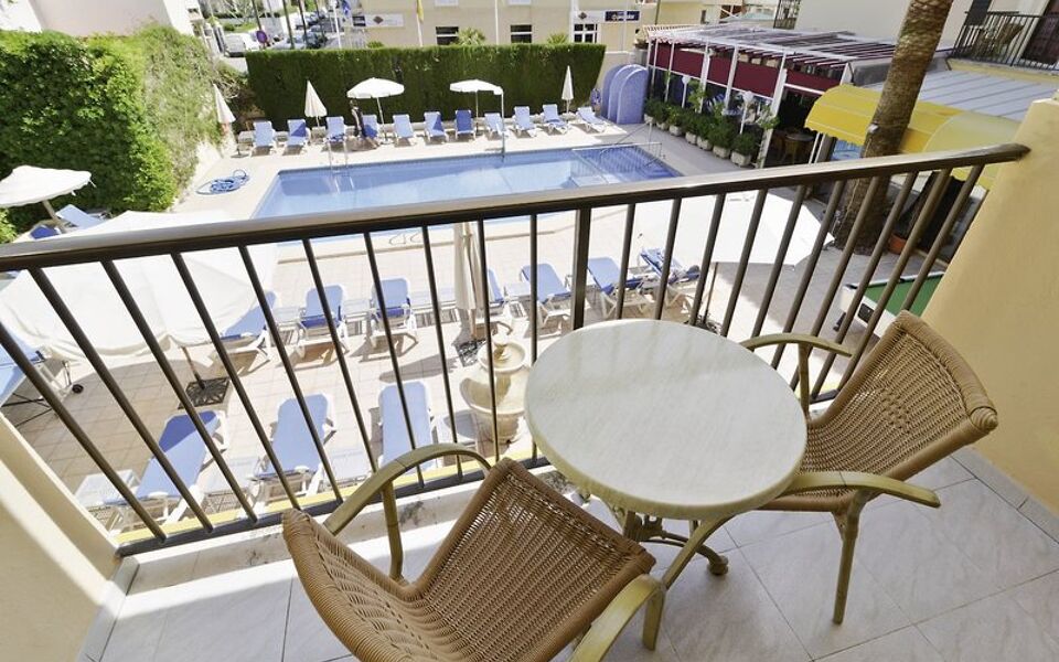 Amoros Hotel