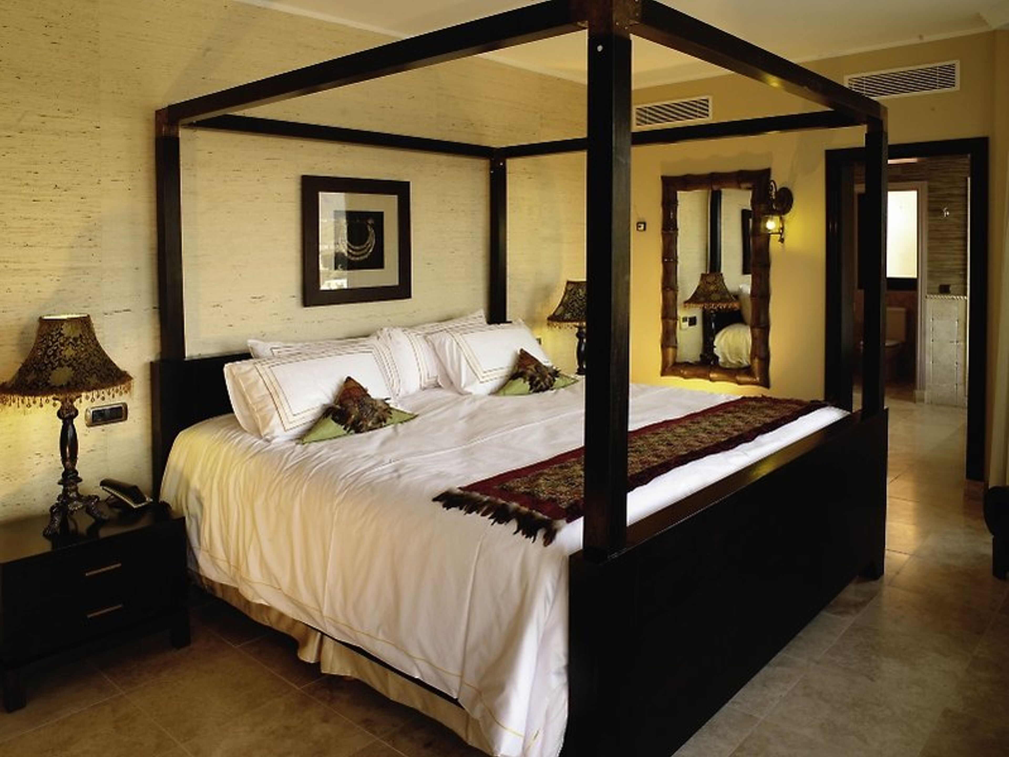Royal Palace Helena Sands