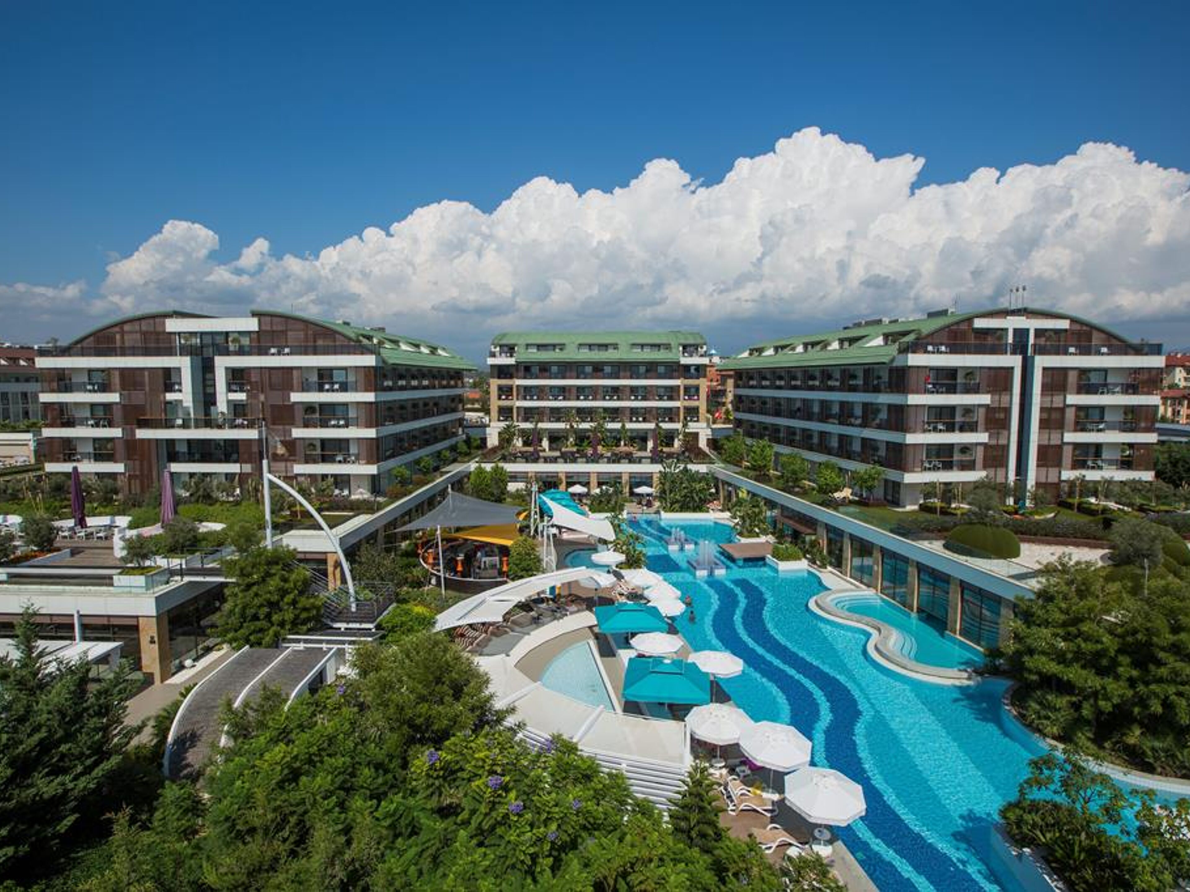 TUI BLUE Side