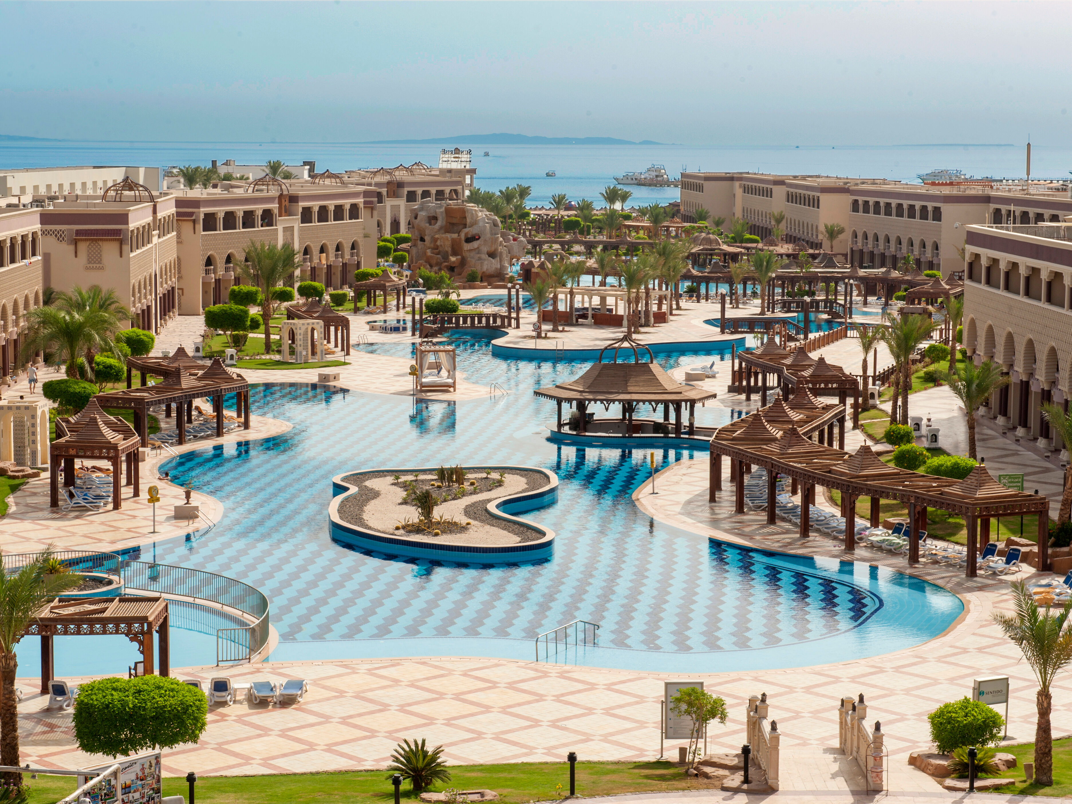 SUNRISE Mamlouk Palace Resort