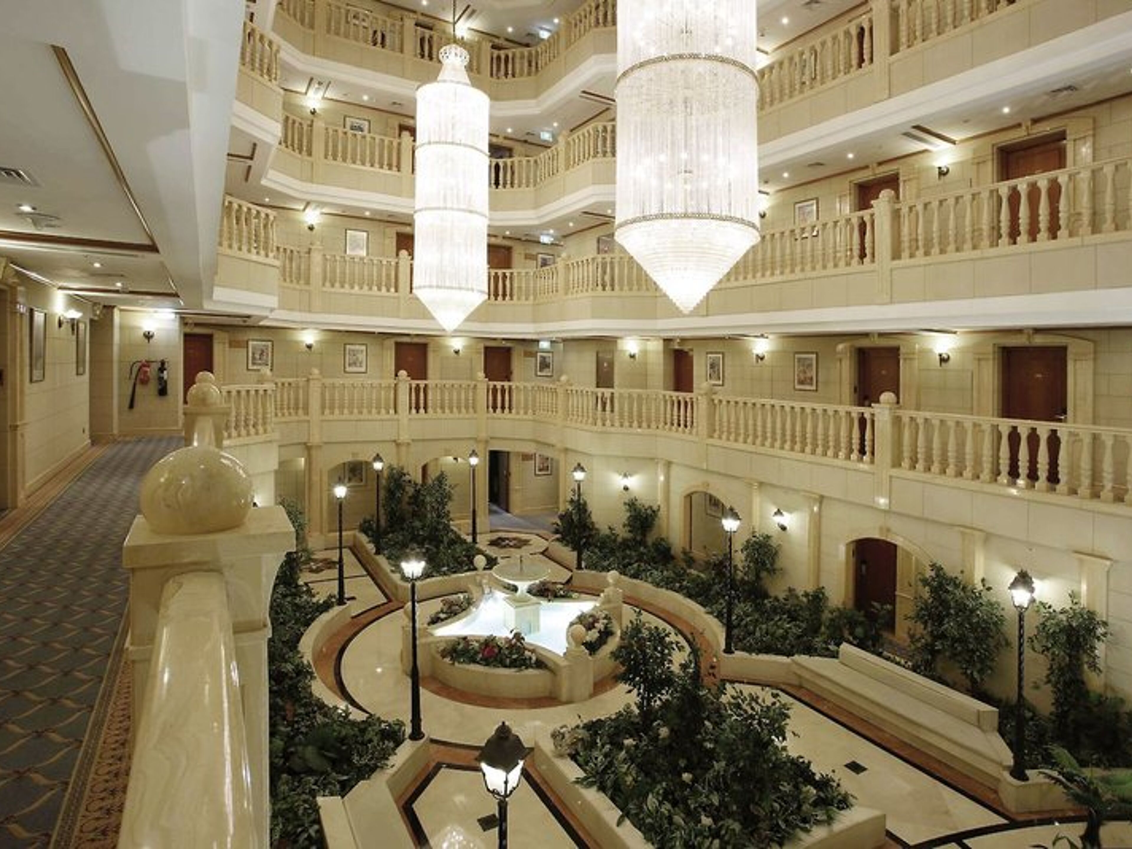 Knight Castle Hotel