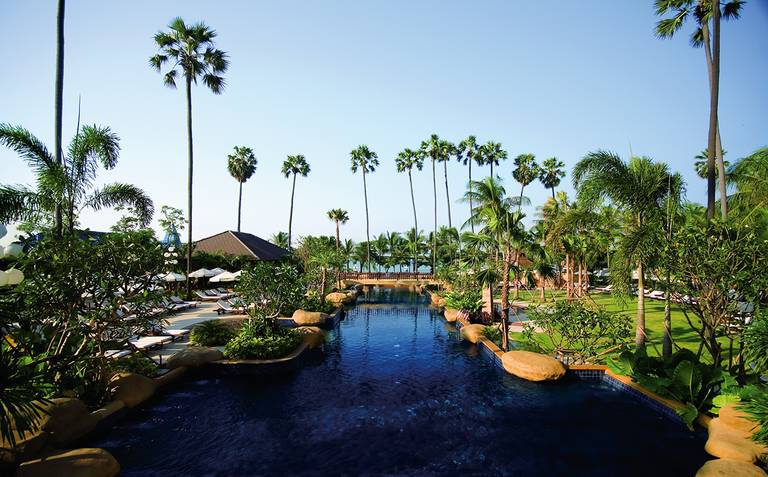 jomtien-palm-beach-hotel-resort