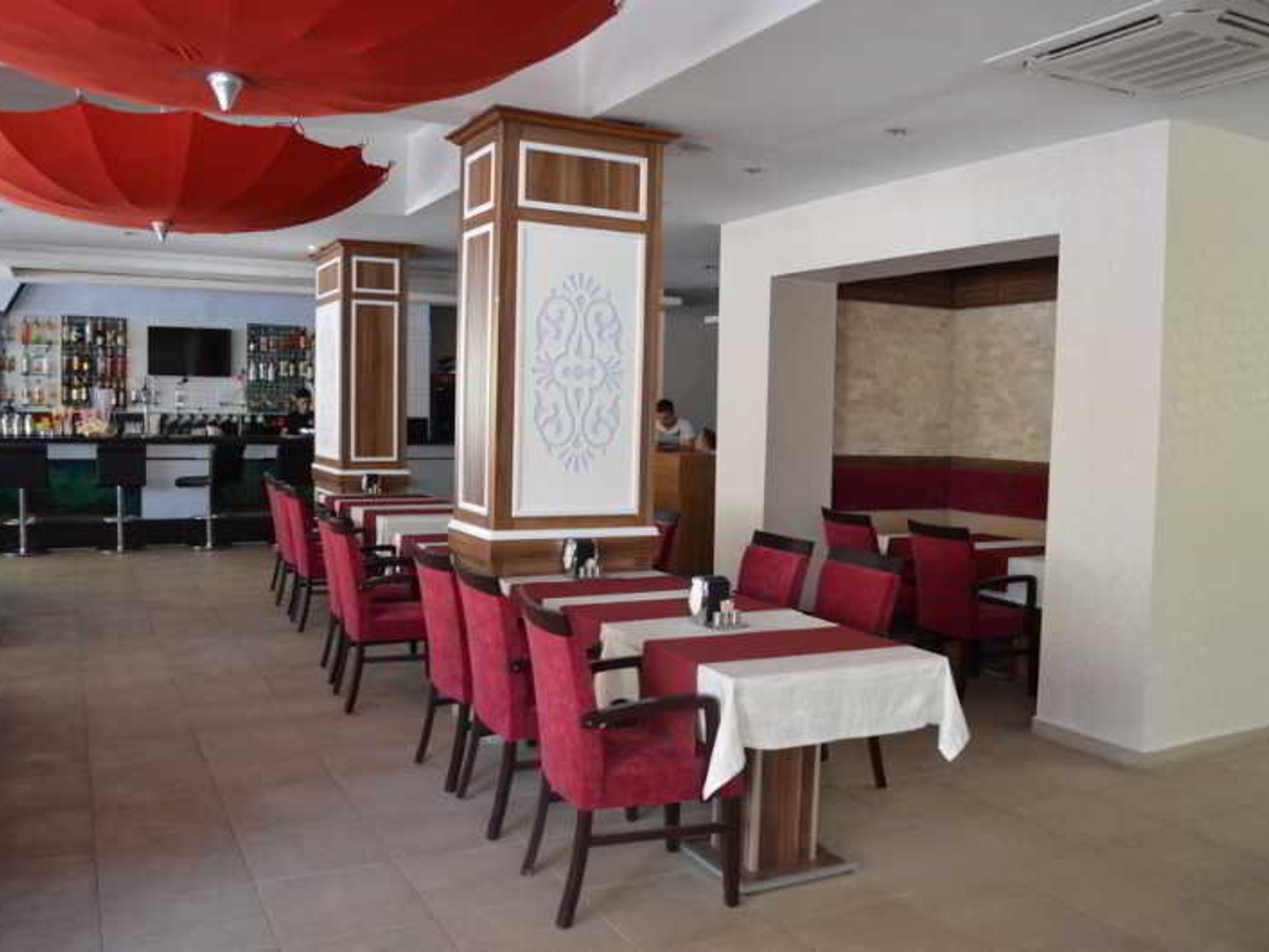 Mitos App. & Hotel