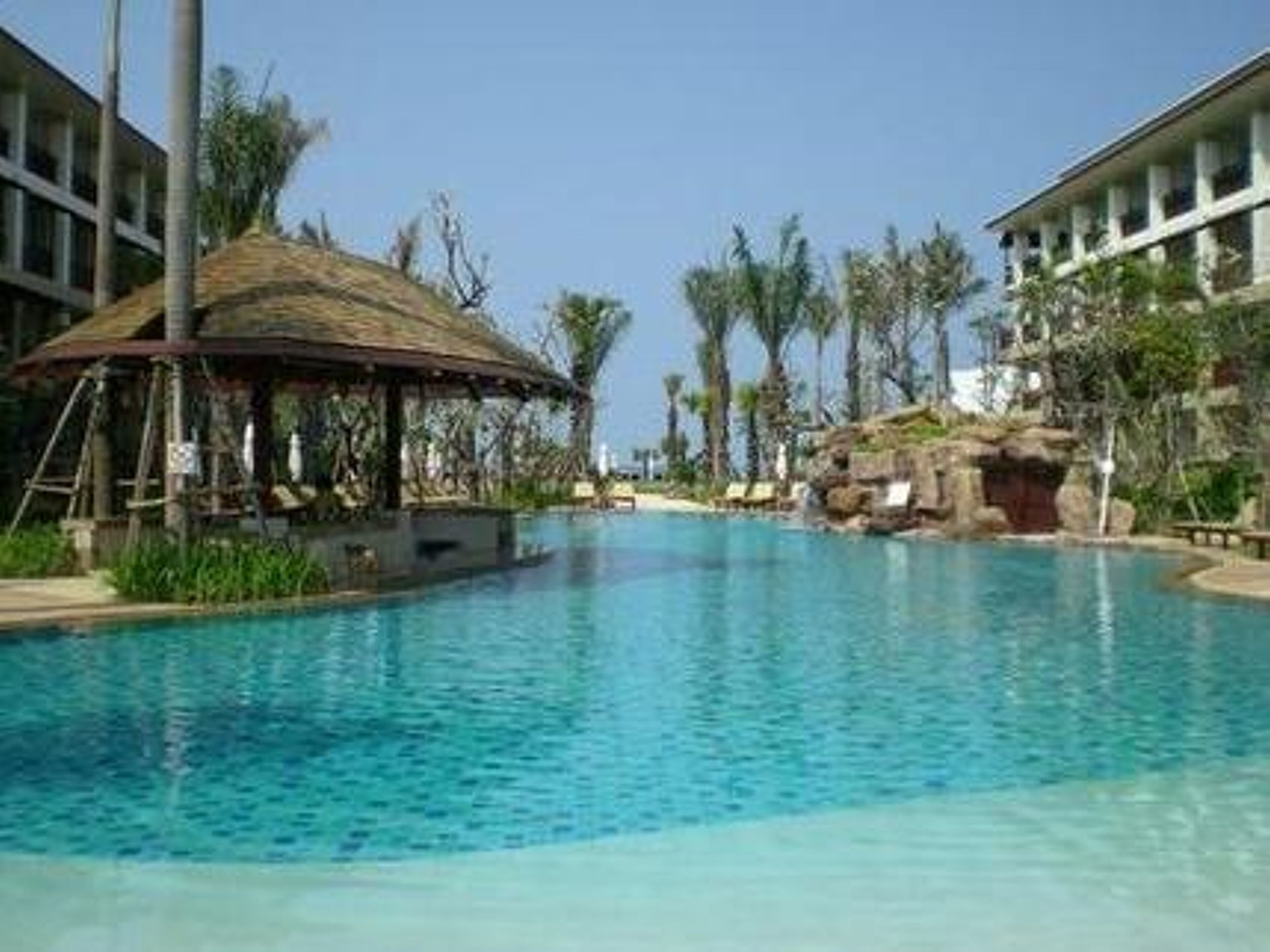 Ravindra Beach Resort & Spa